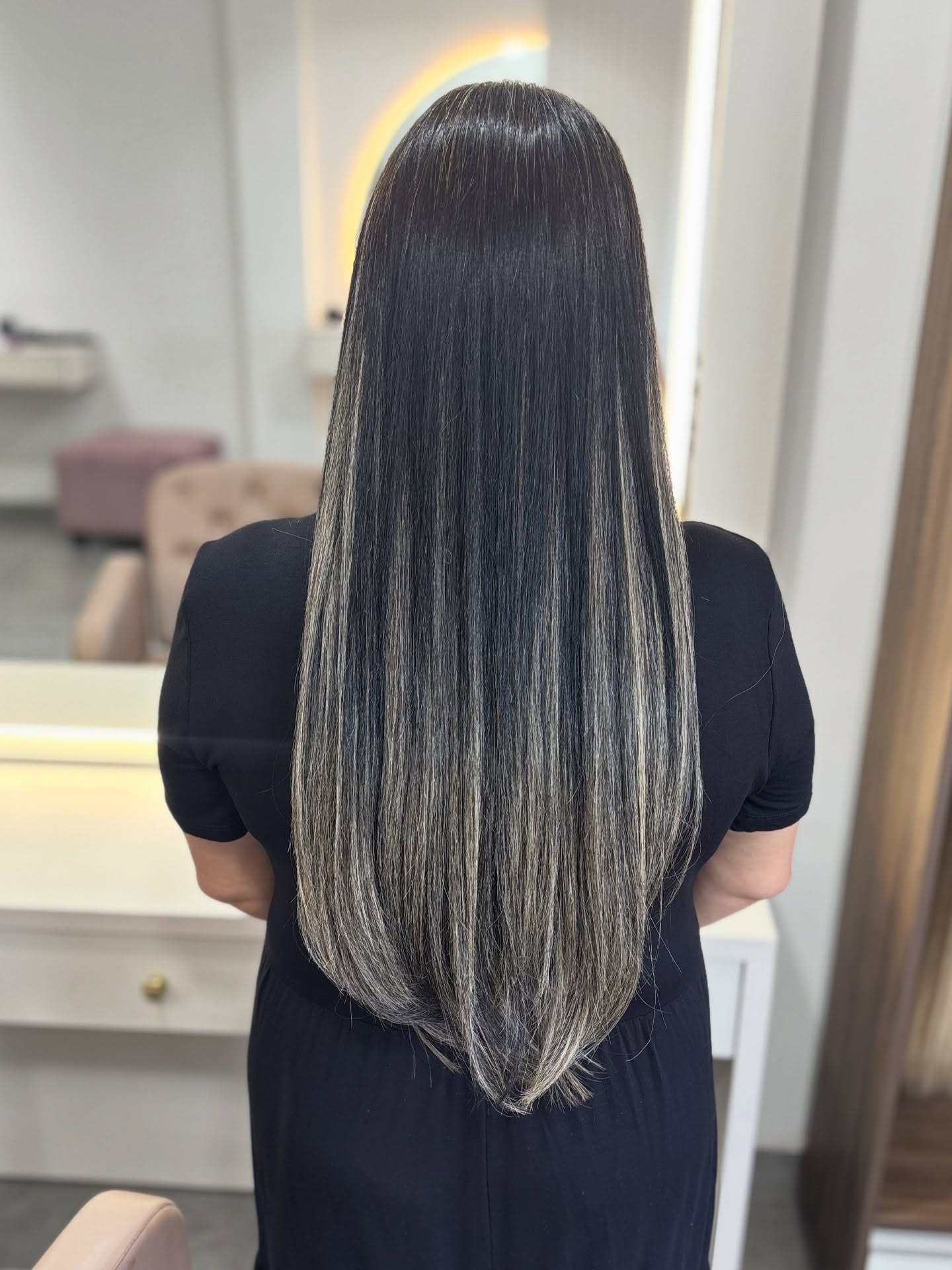 Perfil de cliente com mega hair ondulado no Espaço Mega Hair em Dourados MS