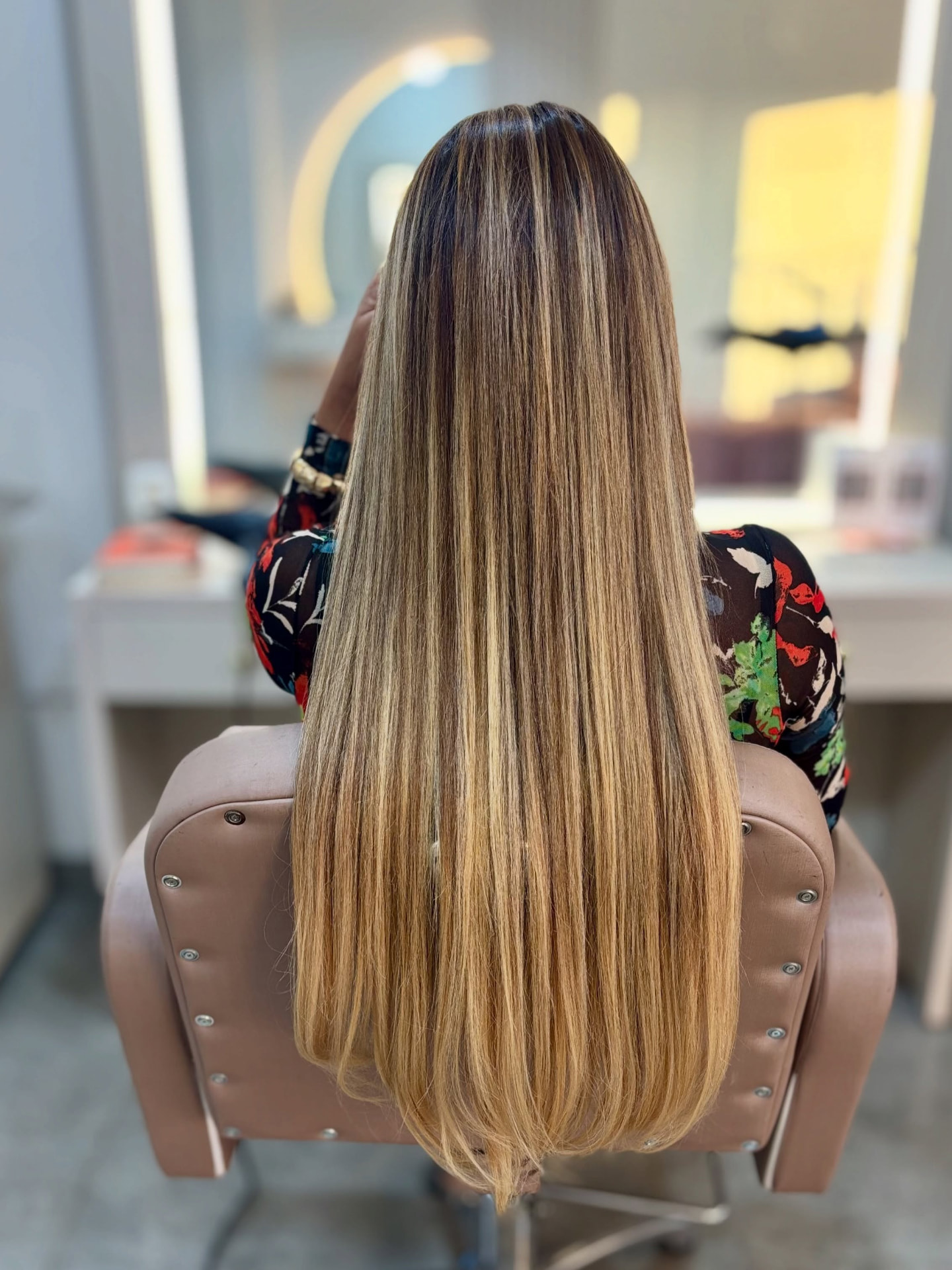 Publicação do Espaço Mega Hair mostrando transformação capilar