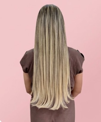 Depois do mega hair — cabelo loiro longo e liso